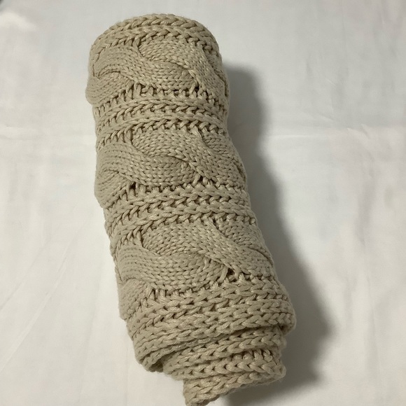 Neosan Women loop beige chunky infinity scarf (W454) - Picture 8 of 8